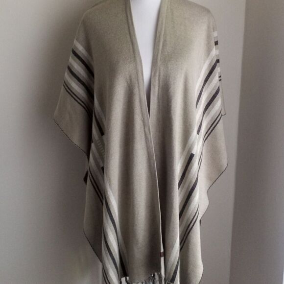 Roots Canada Maple Leaf Lake Wrap Shawl Open Front Poncho OS - Picture 3 of 8
